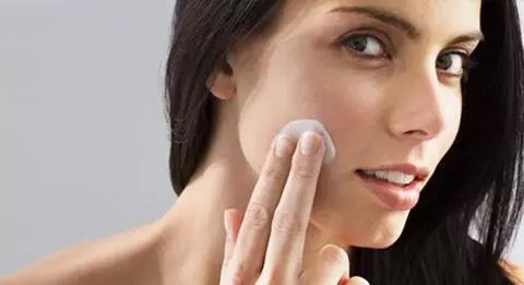 警惕!這些是“毀臉”的節(jié)奏,千萬(wàn)別在臉上干這些傻事! 警惕!這些是“毀臉”的節(jié)奏,千萬(wàn)別在臉上干這些傻事!