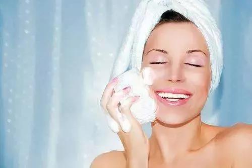 洗面奶都選不對(duì),你這臉白洗了! 洗面奶都選不對(duì),你這臉白洗了!